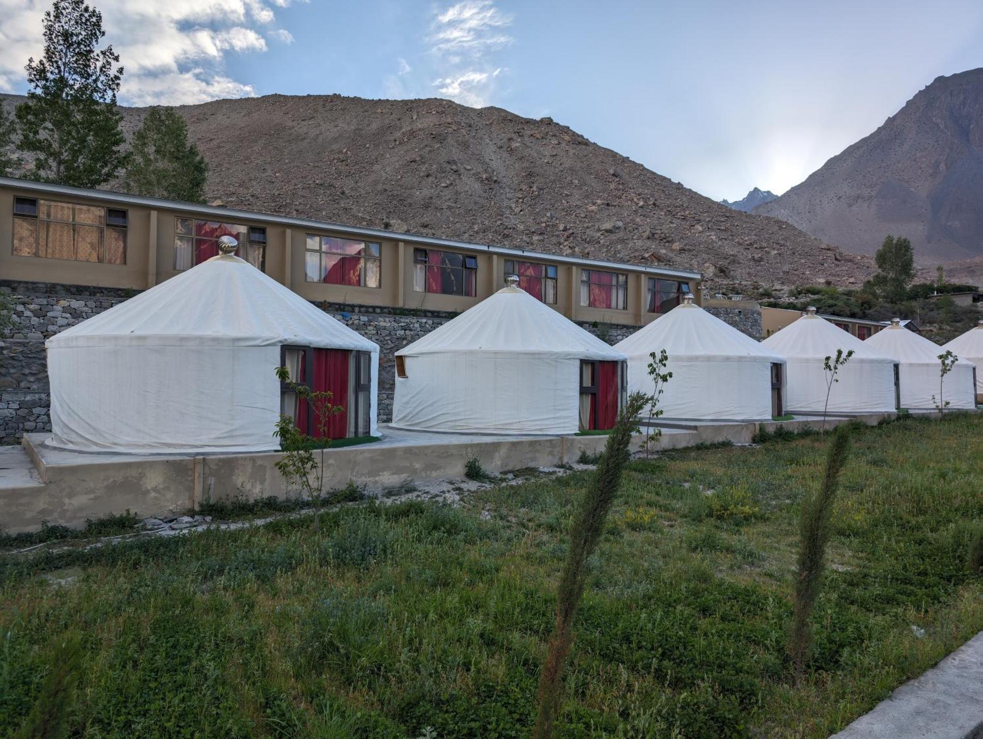 Apex Hotels And Resorts Hussaini Karimabad  Exterior foto