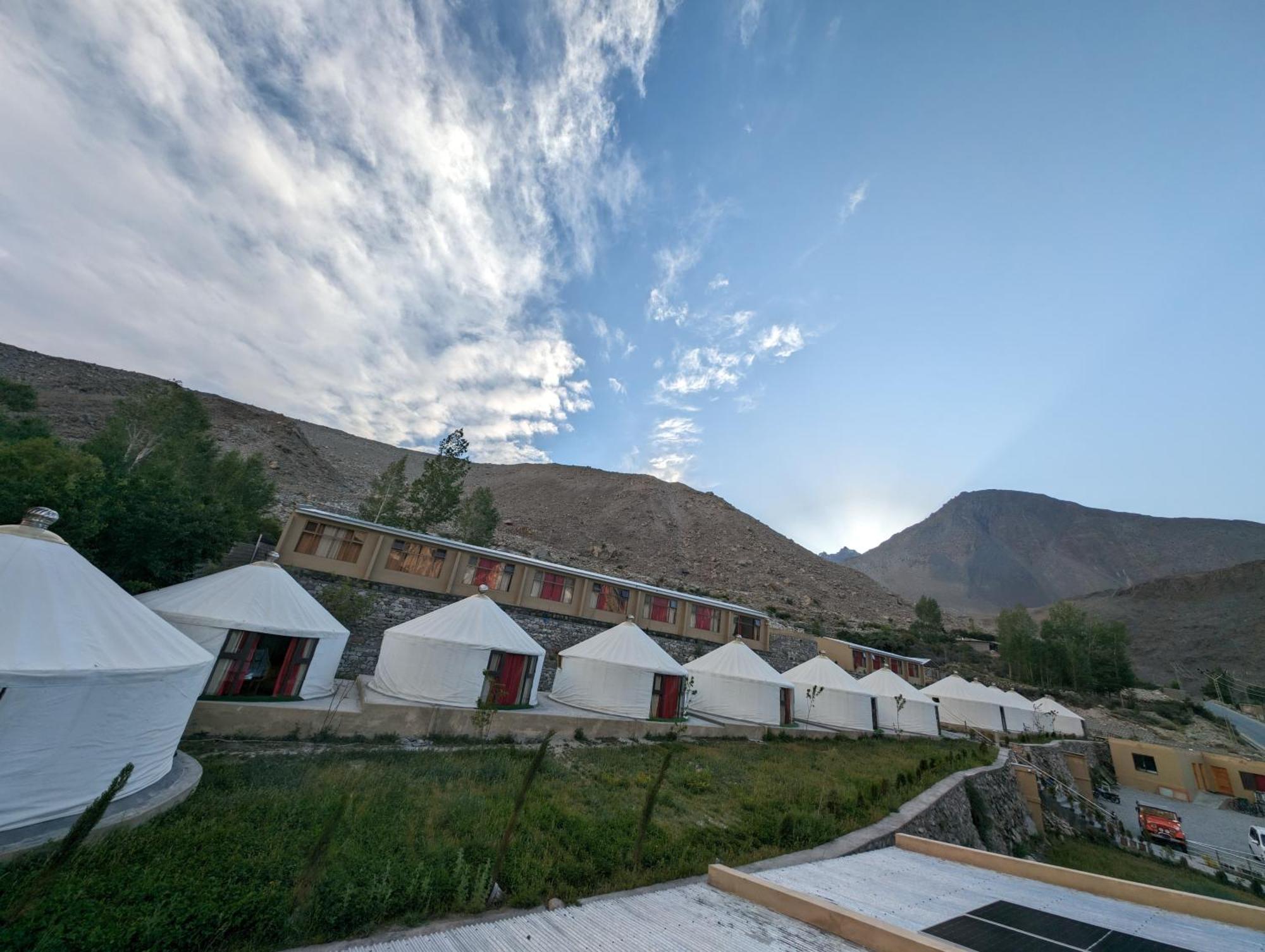 Apex Hotels And Resorts Leyurt Hussaini Karimabad  Exterior foto