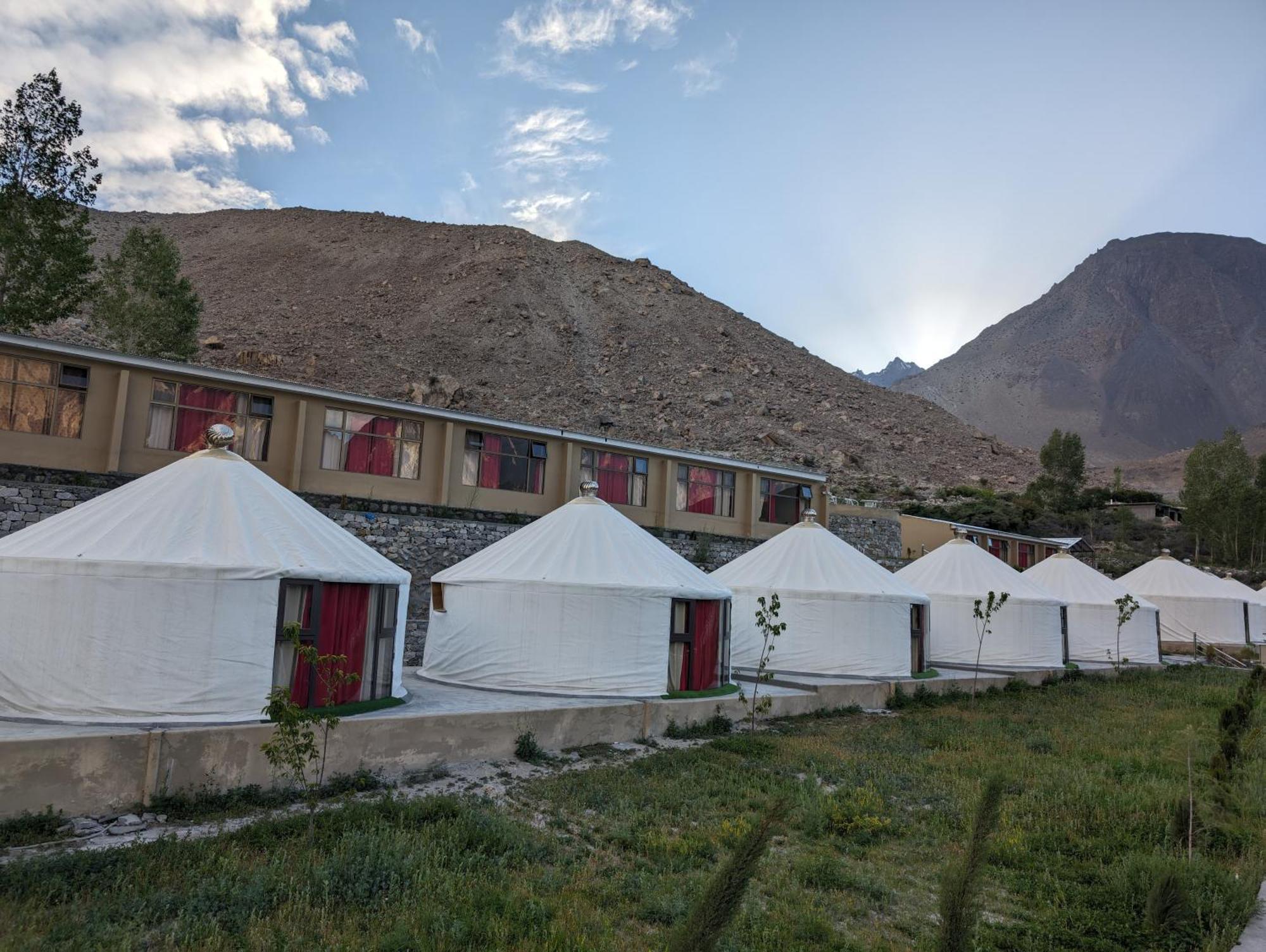 Apex Hotels And Resorts Hussaini Karimabad  Exterior foto
