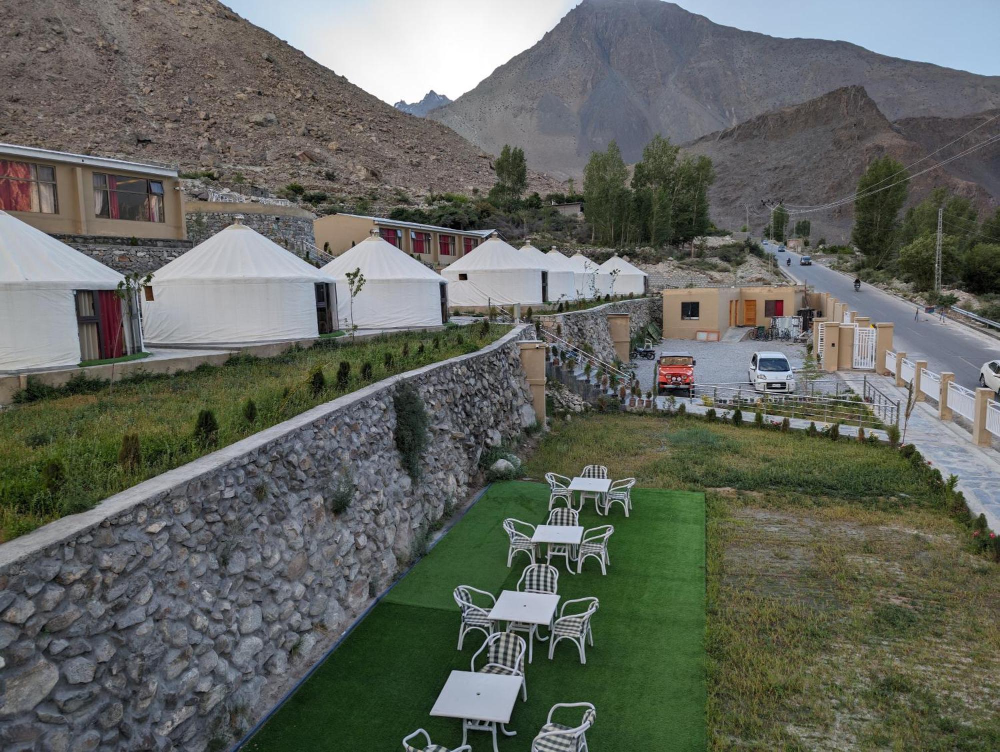 Apex Hotels And Resorts Hussaini Karimabad  Exterior foto